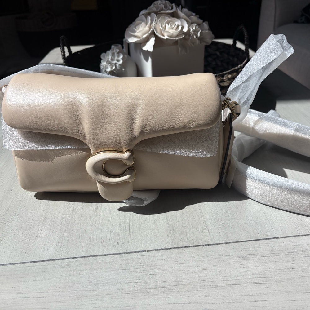 Coach Pillow Tabby 26 in Ivory